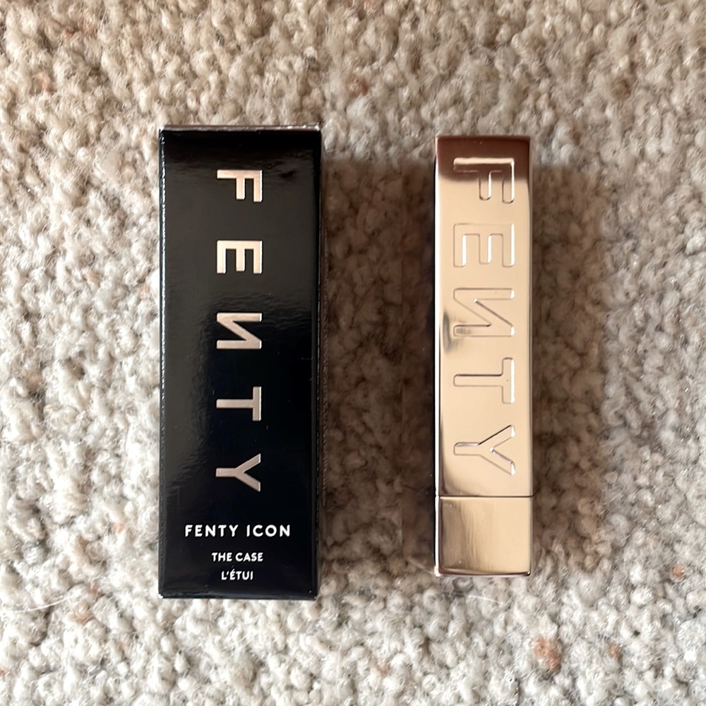 NWT Fenty Icon The Case